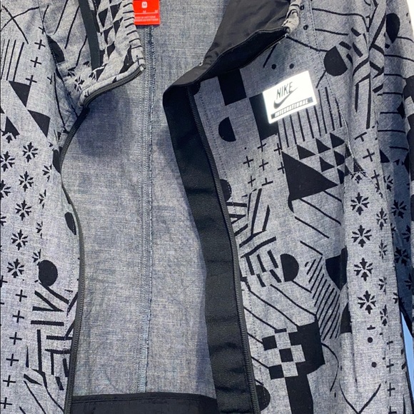 Women’s Nike International Jacket- Size Medium - Picture 3 of 7